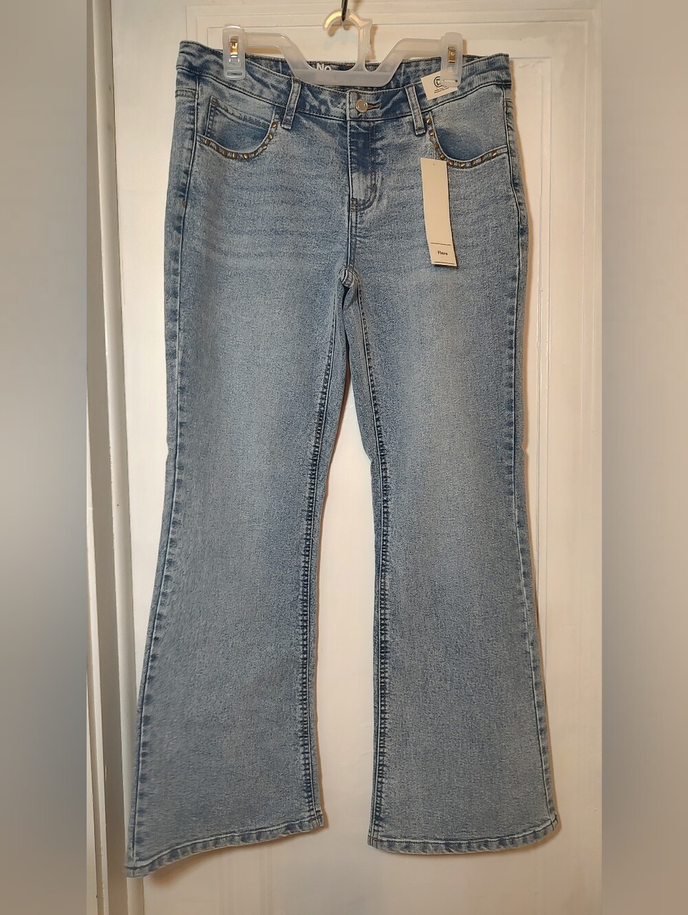No Boundaries Women's Size 12 Low Rise Specialty Flare Jeans Light Wash NWT